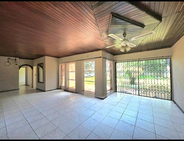 3 BEDROOM HOUSE FOR SALE IN DAWN PARK